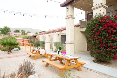 B2-Special Desert Long Short Term 2BR Full Kitchen Отели рядом с достопримечательностью «Desert Hot Springs Chamber-Commerce»