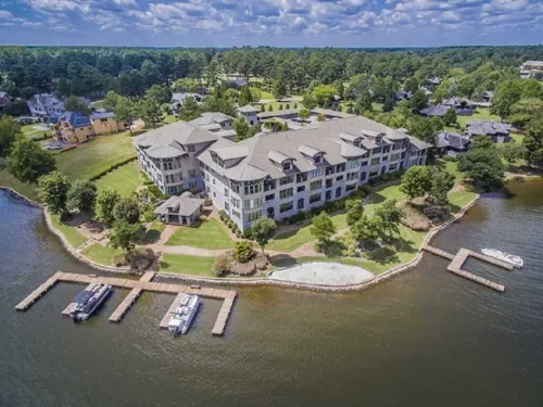 Tranquil Lakefront Paradise on Lake Oconee!! Beautiful 2 Bedroom Condo