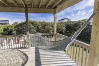 7BR House w/Pool. 250 yrd Walk to Beach and Ocean View in Gallery Row