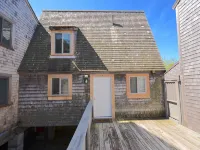 Quiet 2-Bed, 2-Bath Condo with Spacious Sundeck & Tennis Courts Hotels in Oak Bluffs