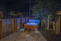 We have A/C! Relax in the hot tub! modern design, family and pet friendly! Hotels in Salida