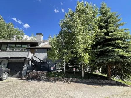 Family Friendly Condo w private HOT TUB~Minutes from the Slopes Отели рядом с достопримечательностью «Dr. Scott Raub, DO»