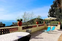 Nice 3-star apartment with sea view French Riviera Hôtels à proximité de : Domaine du Rayol, Le Jardin des Méditerranées