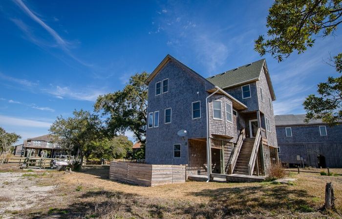 Bring your boat, water toys, & dogs. Awesome location!