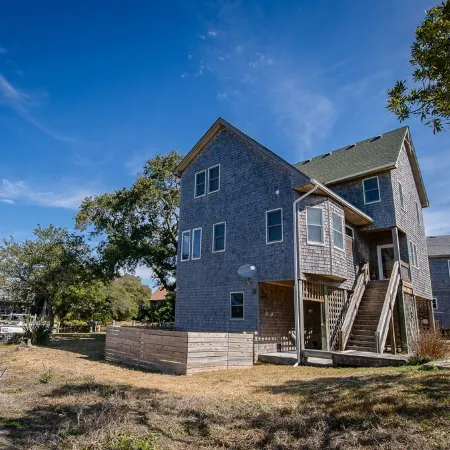 Bring your boat, water toys, & dogs. Awesome location!