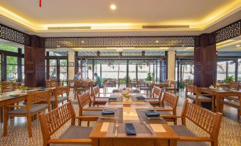 Vinh Hung Riverside Resort & Spa