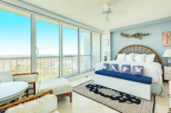 Three bed room, beach- front  end unit with magnificent views, on the11 floor.