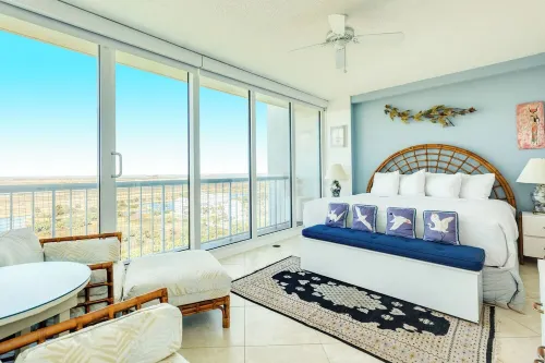 Three bed room, beach- front  end unit with magnificent views, on the11 floor.