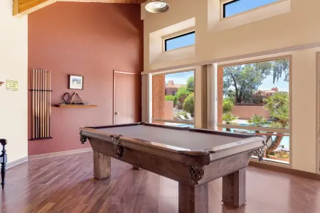 Charming one bedroom in a gated community near Sabino Canyon with heated pool.