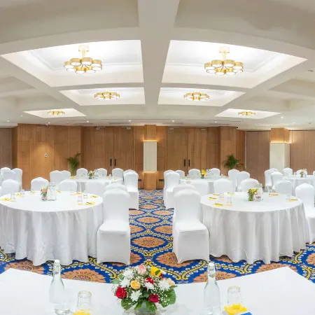 Golden Tulip Jaipur City Center Отели рядом с достопримечательностью «Лекционный зал Birla Auditorium»