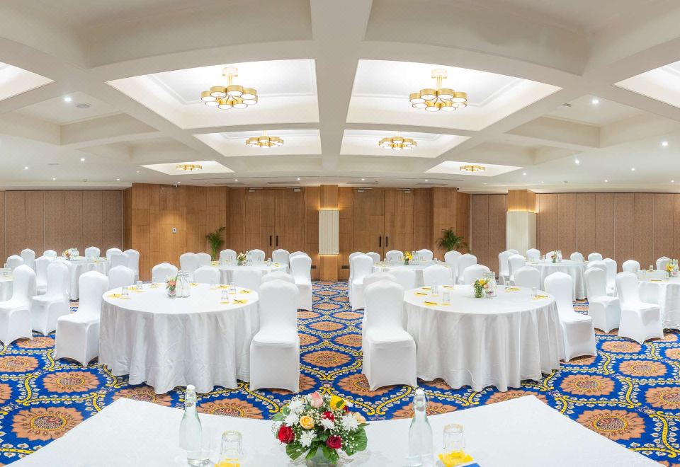 Golden Tulip Hotel Jaipur Over view