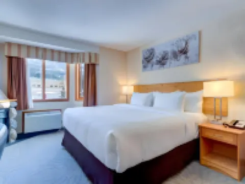Chateau Canmore Hotels in Canmore