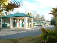 Relax Inn Savannah - Motels