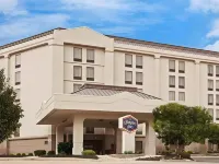 Holiday Inn Express & Suites Cincinnati Riverfront Hotels in Ludlow