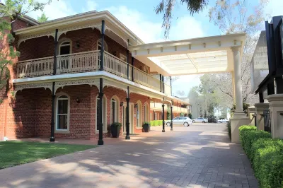 Carlyle Suites & Apartments