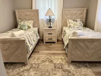 Florida Oasis- Beautiful home sleeps 6 HEATED POOL/NEWLEY RENOVATED