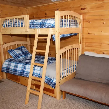 Log Cabin in the White Mountains Отели в г. Горам