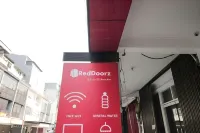 RedDoorz @ Ruko ITC Roxy Mas Hotel a Giacarta centrale
