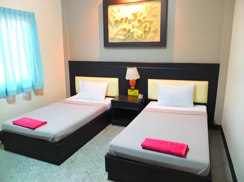 รูปภาพของโรงแรมปิคนิคศรีราชา (ราคาถูก ห้องสะอาด ใกล้โรงพยาบาลสมเด็จ)