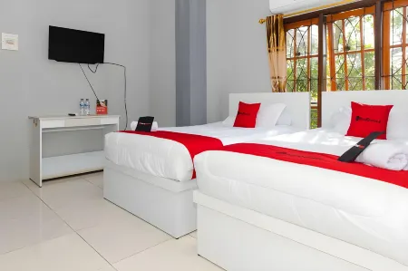 RedDoorz Plus Near Transmart Kairagi Dua Manado