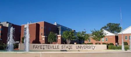 The Calm Nest - Close to CFV Hospital & Ft. Bragg Отели в г. Камберленд