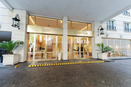雷科萊塔套房酒店