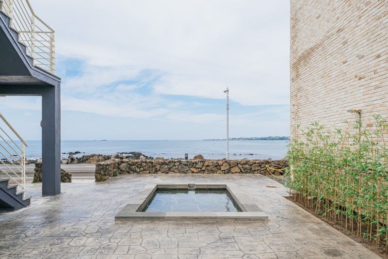 제주 로비나발리플러스 오션뷰펜션의 오션뷰 객실 내부