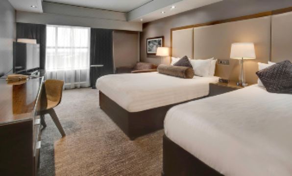 Sandman Signature London Gatwick Hotel