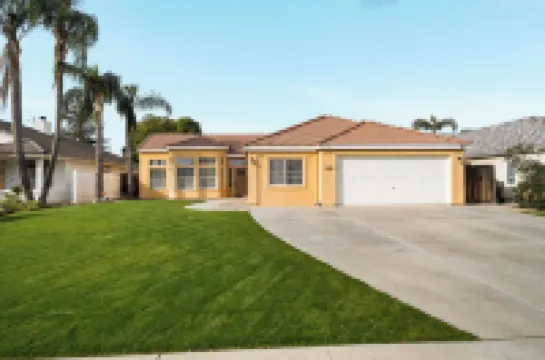 NW Gem! Modern 4BR Home:Cozy Elegance, Near Parks, Dining & Easy Freeway Access