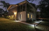 Stone Mountain retreat w/ private entry, rustic charm & near local sights! Hotels near Hambrick Square