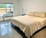 The Butterfly House: with sauna and fully-fenced yard