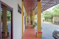 RedDoorz Near Samarinda Square Hotels in Air Hitam