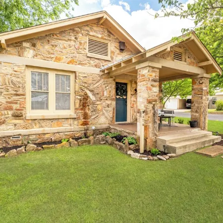 Cornerstone Cottage-Near Downtown-Pet Friendly