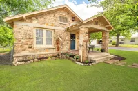 Cornerstone Cottage-Near Downtown-Pet Friendly