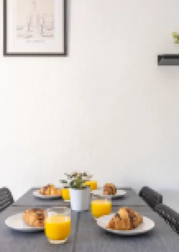 2-bedroom apartment-close to beaches and center