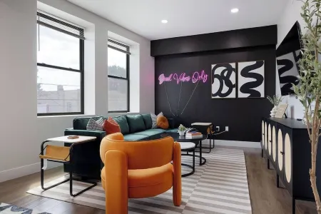 Beautiful 2Bed - 10 min. to downtown/Cavs/Browns