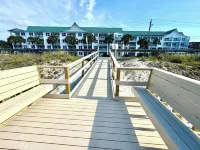 Newly Remodeled Maravilla 3 Bedroom 2 Bath Cottage Short Walk to Private Beach