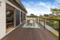 Water Views - Private Beach - Putting Green Hotels in Hampton Bays