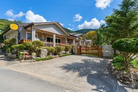 Hongcheon Meong 9 Meong 9 House Pension Отели рядом с достопримечательностью «Hongcheon Saengmyeong Geongang Gwahakgwan»