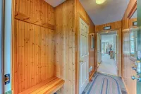 Bretton Woods Condo- cozy fireplace and private deck, relaxing yet near it all! Hotels in Carroll