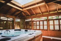 Glacier Creek Chalet- A spacious mountain retreat. Family and pet friendly.
