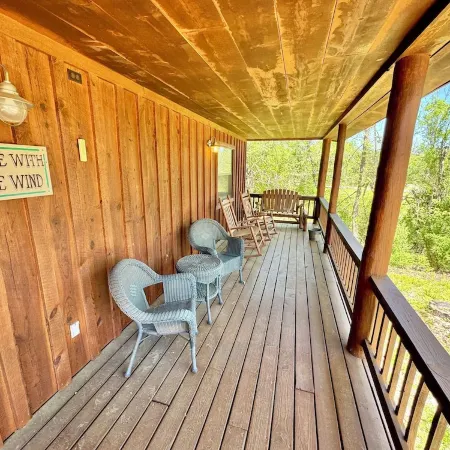 Gone With The Wind #47 New cabin to VRBO walking distance from courthouse square