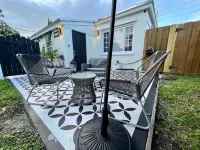 Cozy Studio in North Miami Beach Hotels near T.J. Maxx & HomeGoods