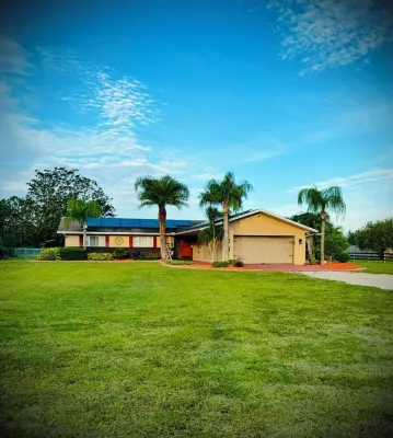 Peaceful in PalmbayIndulge in tranquility at our cozy spacious retreat,