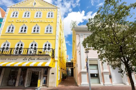 Punda Urban Stays in Willemstad Отели рядом с достопримечательностью «Sunscape Beach»