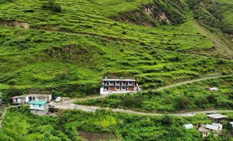 Kuari Pass Inn