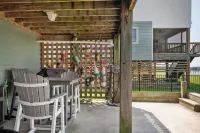 WATERFRONT Property on KDH Bike Path with water access, bikes, kayak, and canoe - 4 星級