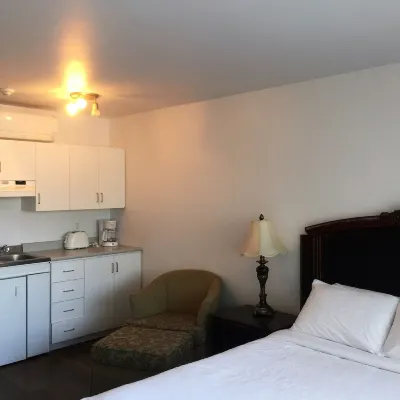 Duvernay Studios and Suites Hotel dekat Kedutaan Besar Amerika Serikat
