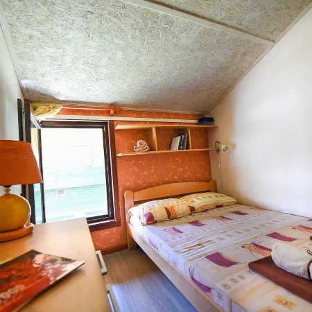 San Art Floating Hostel & Apartments