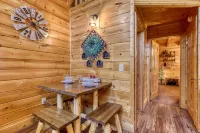 Er260- Magical Moments Great Location- Close to Town 1 Bedroom Cabin by RedAwning